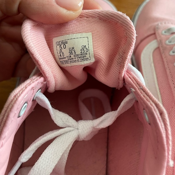 Vans - Picture 2 of 5